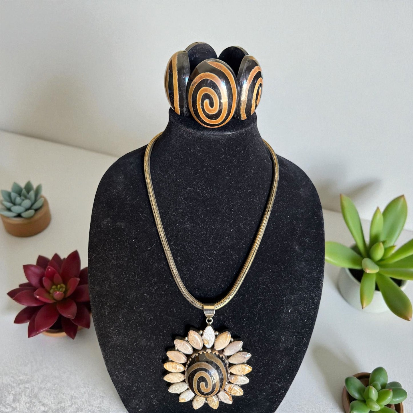 Turn Around Necklace and Bracelet Set