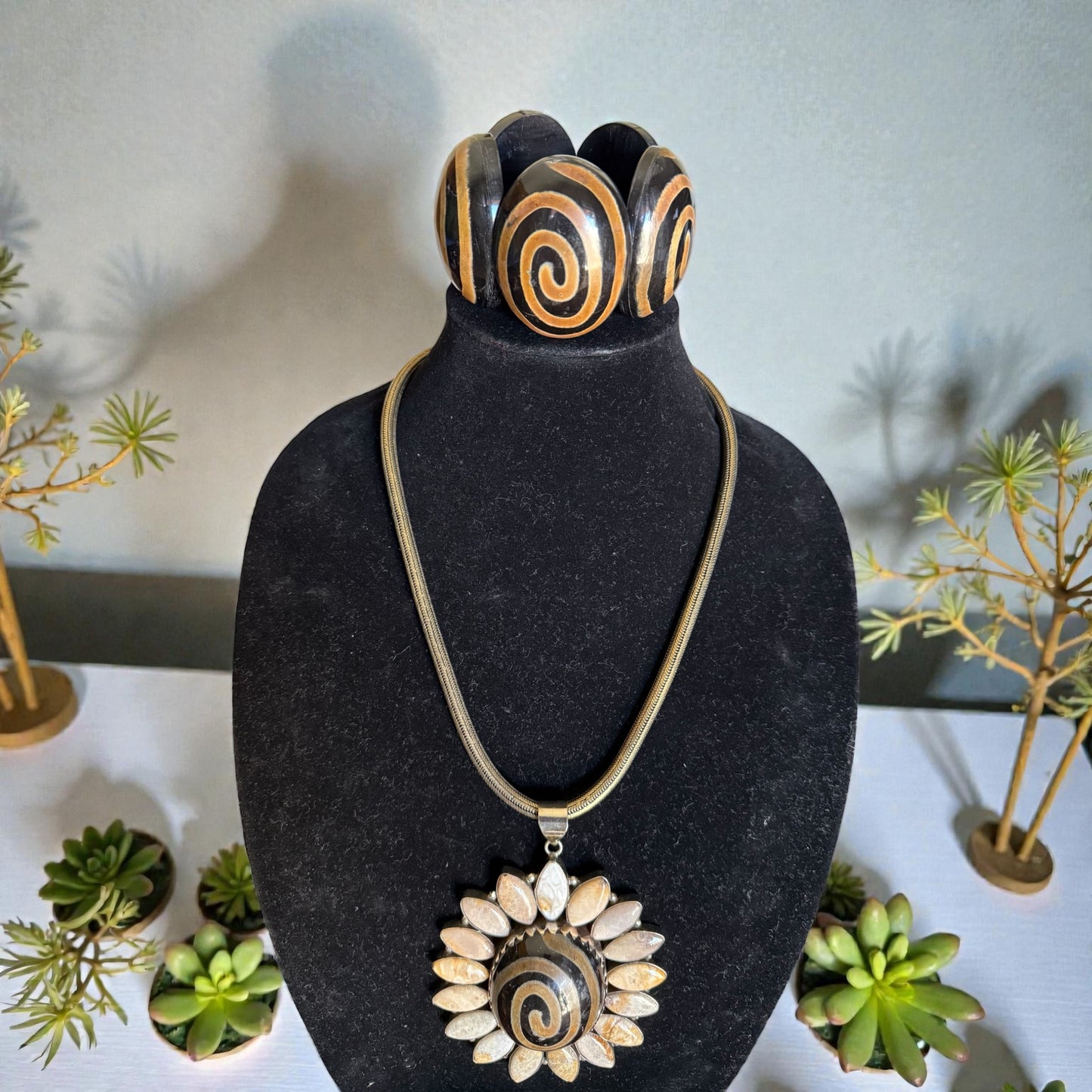 Turn Around Necklace and Bracelet Set